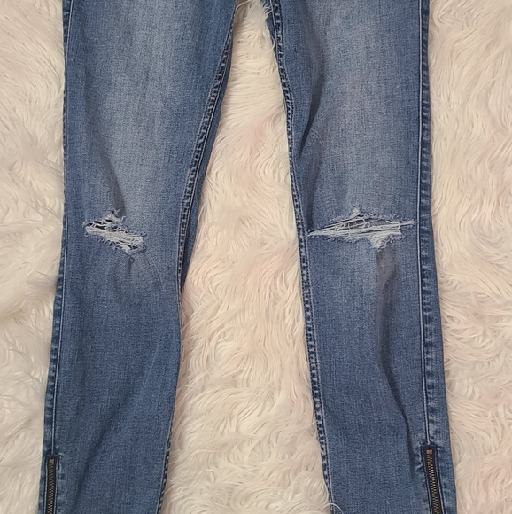 Hollister Jeans - Picture 1 of 4